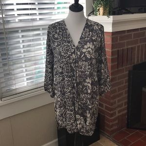 Tunic blouse, goes perfect w/ leggings & jeans!